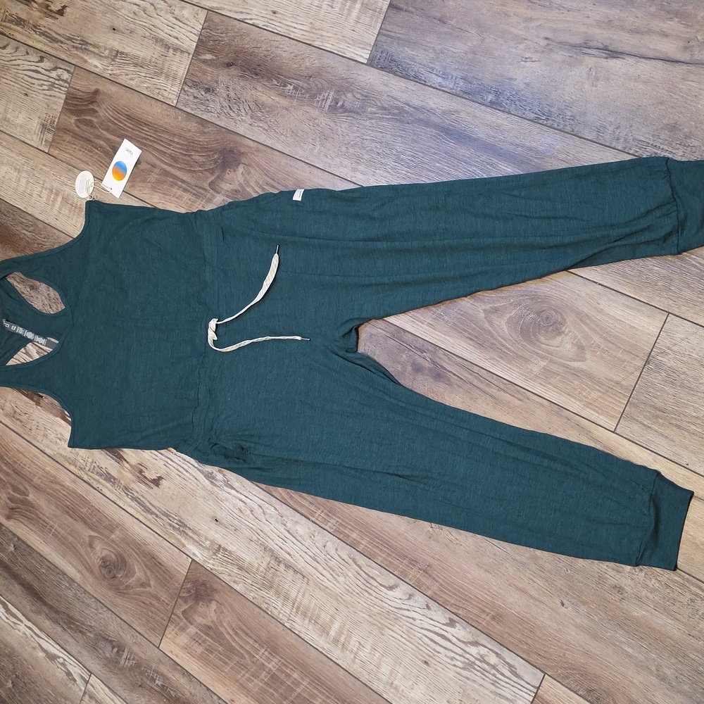 NWT Vuori Women's Lux jumpsuit in Jade Heather, Size L, 23" Inseam
